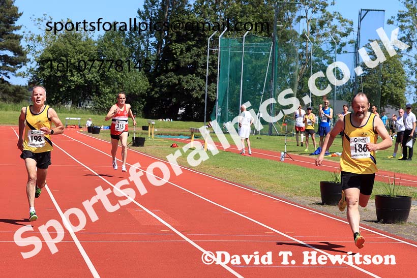 Mens 400 metres, 2024 NE Masters Track and Field Champs., Monkton Stadium, Jarrow.  Photo: David T. Hewitson/Sports for All Pics